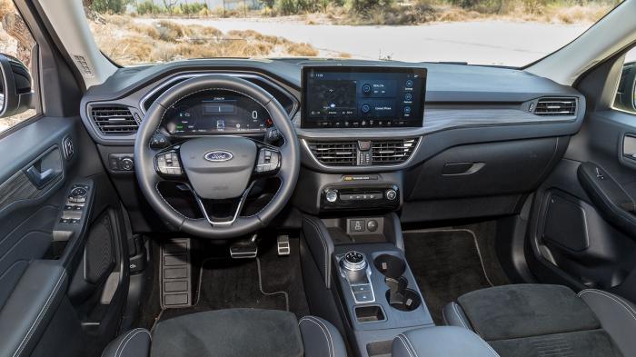 Ford Kuga VS Renault Austral. Ποιο ξεχωρίζει σε εξοπλισμό ασφάλειας και άνεσης.